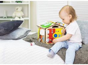 Бизиборд-домик «Малышок» 17 деталей, для детей от 8 месяцев до 3-х лет, размер 24x24x23 см, ChiDe