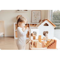 Дерев'яний ляльковий будиночок - екологічна іграшка для ваших принцес